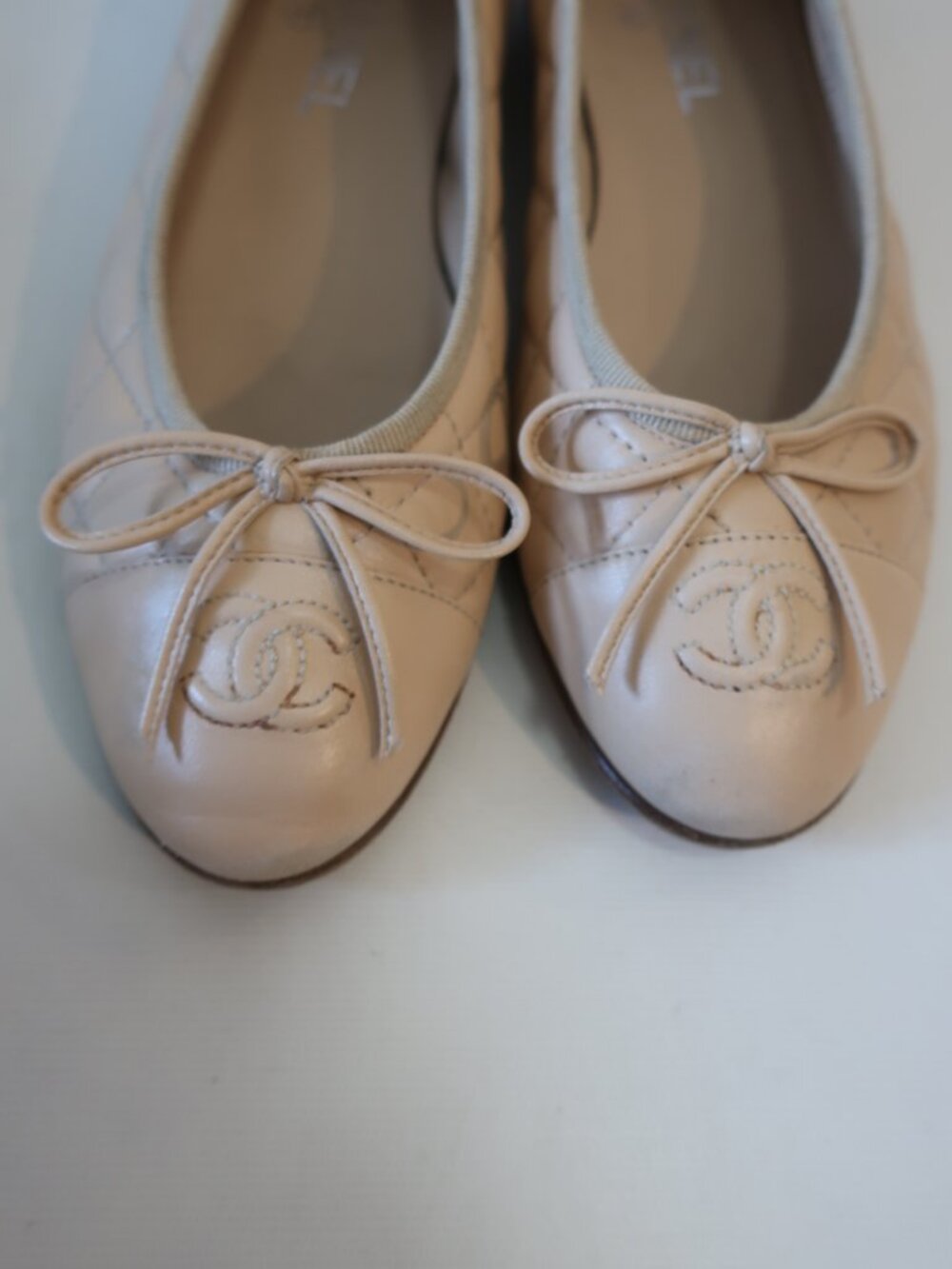 Women Chanel Nude Quilted Leather Logo Bow Tie Ballet Flats 38 1/2 EUR/US 8.5 - Picture 3 of 10